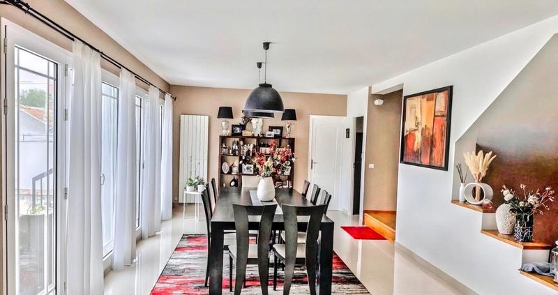 Maison - 246 m² - 11 pièces