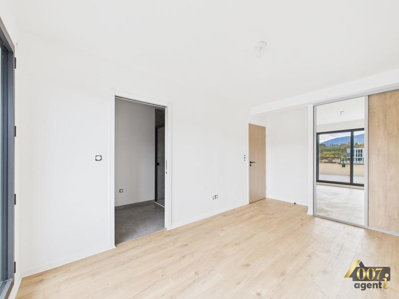 Appartement - 96 m² - 4 pièces