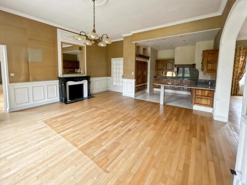 Maison - 338 m² - 10 pièces