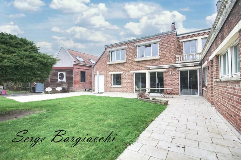 Maison - 336 m² - 12 pièces