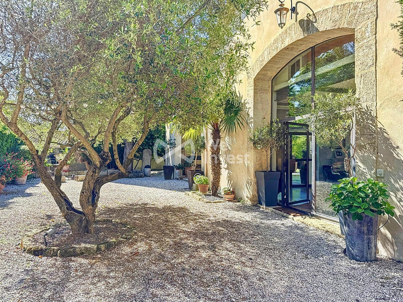 Maison - 260 m² - 8 pièces