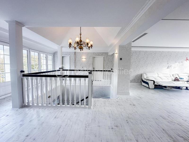 Demeure - 496 m² - 14 pièces