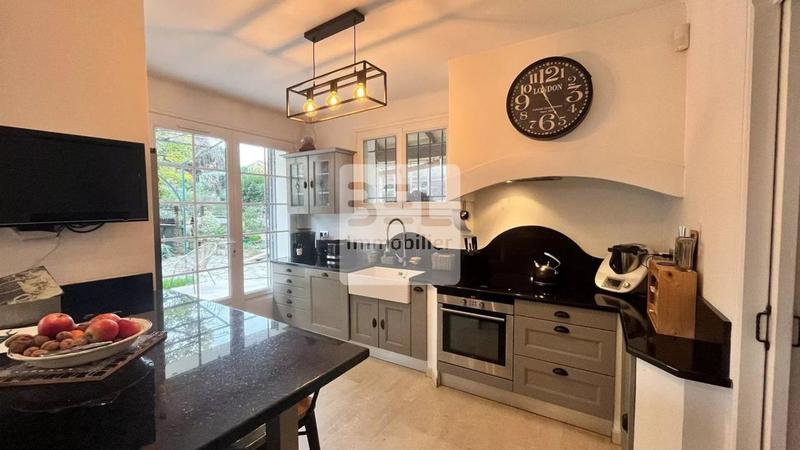 Propriété - 325 m² - 11 pièces