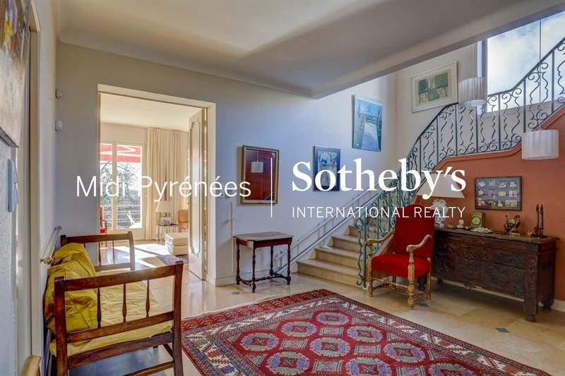 Maison - 325 m² - 6 pièces