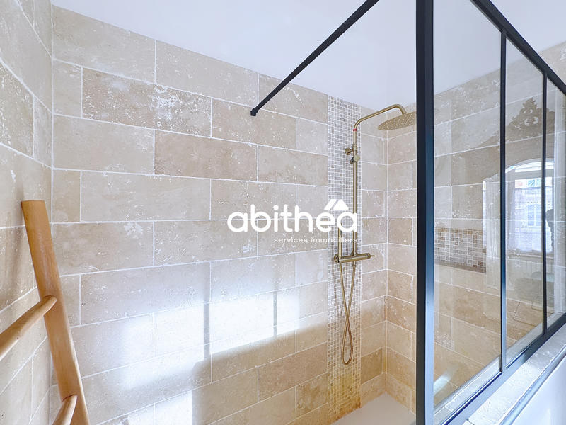 Maison - 327 m² - 9 pièces