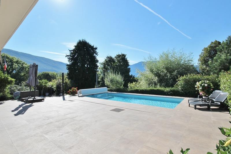 Maison - 220 m² - 7 pièces