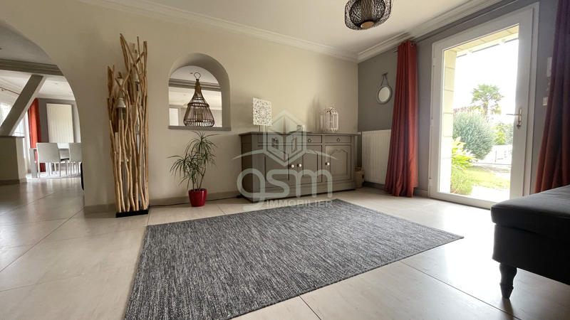 Maison - 383 m² - 13 pièces