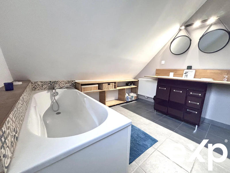 Maison traditionnelle - 140 m² - 6 pièces