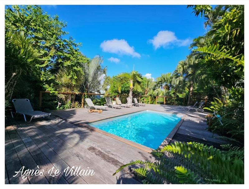 Maison - 241 m² - 12 pièces