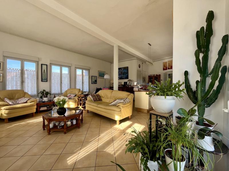 Maison traditionnelle - 166 m² - 6 pièces