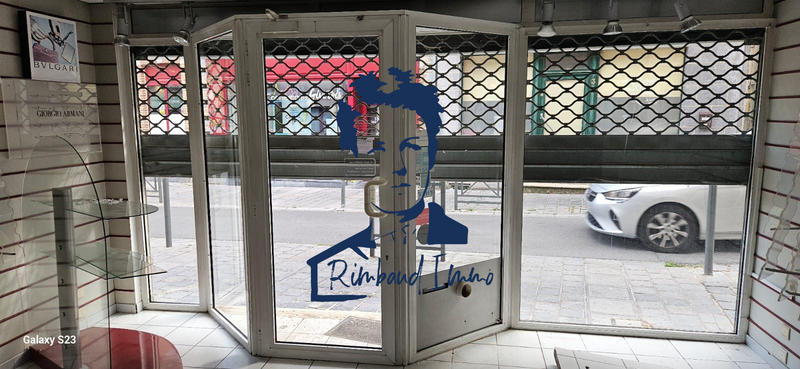 Local d'activités - 102 m²