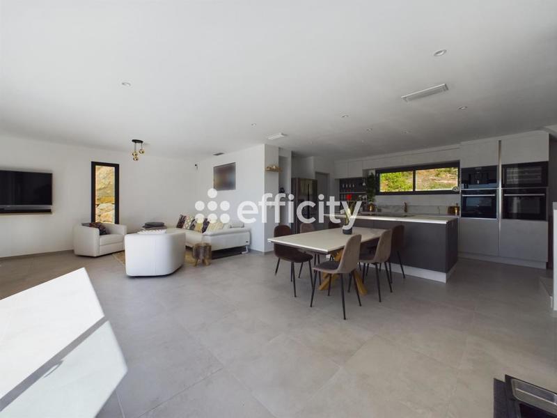 Maison - 200 m² - 7 pièces