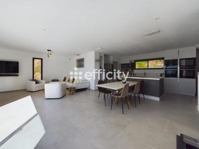 Maison - 200 m² - 7 pièces