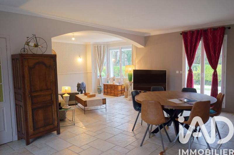 Maison - 202 m² - 9 pièces