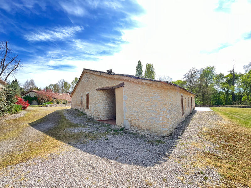 Maison - 430 m² - 18 pièces