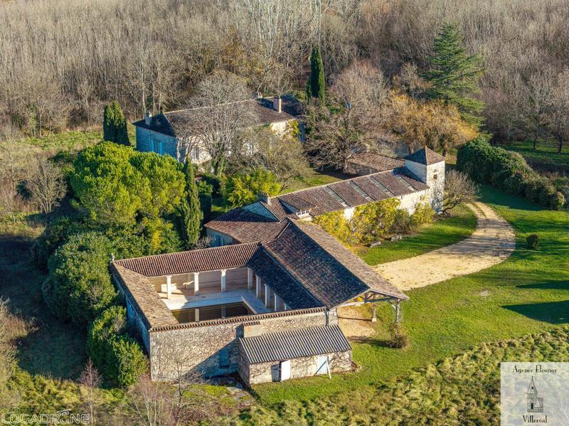 Maison traditionnelle - 202 m² - 7 pièces