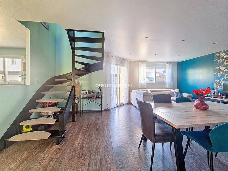 Maison - 90 m² - 5 pièces