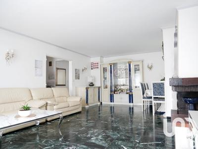 Maison - 220 m² - 9 pièces