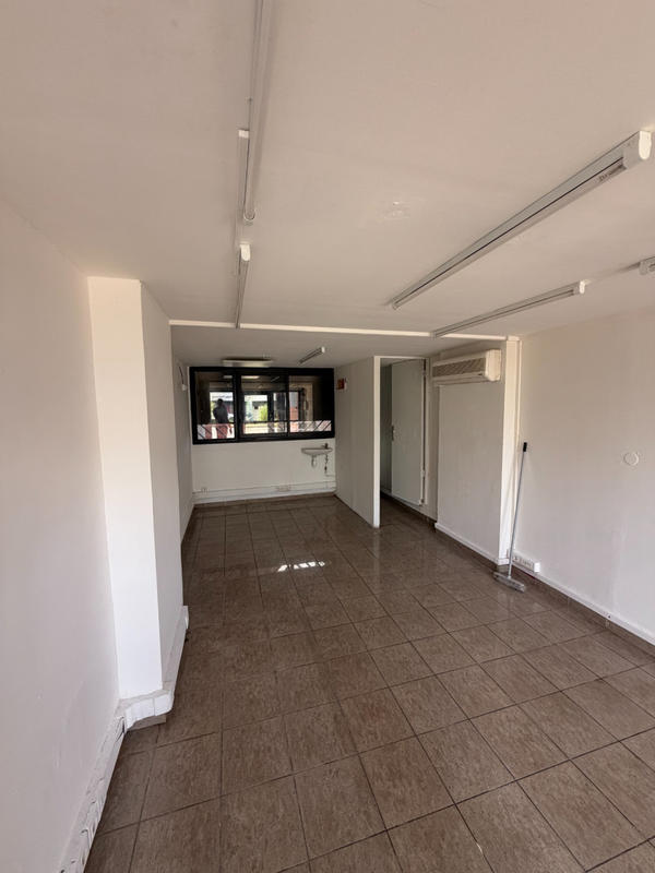 Local commercial - 15 m² - 1 pièce