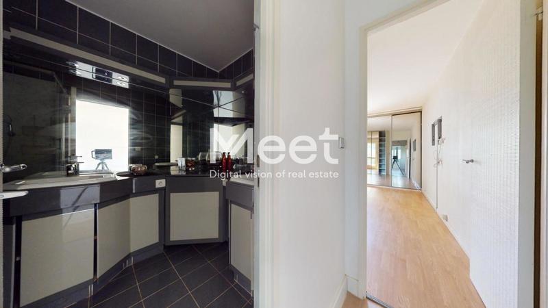 Appartement - 99 m² - 4 pièces