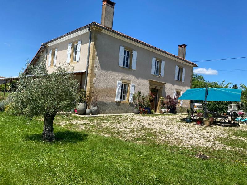 Maison ancienne - 295 m² - 8 pièces