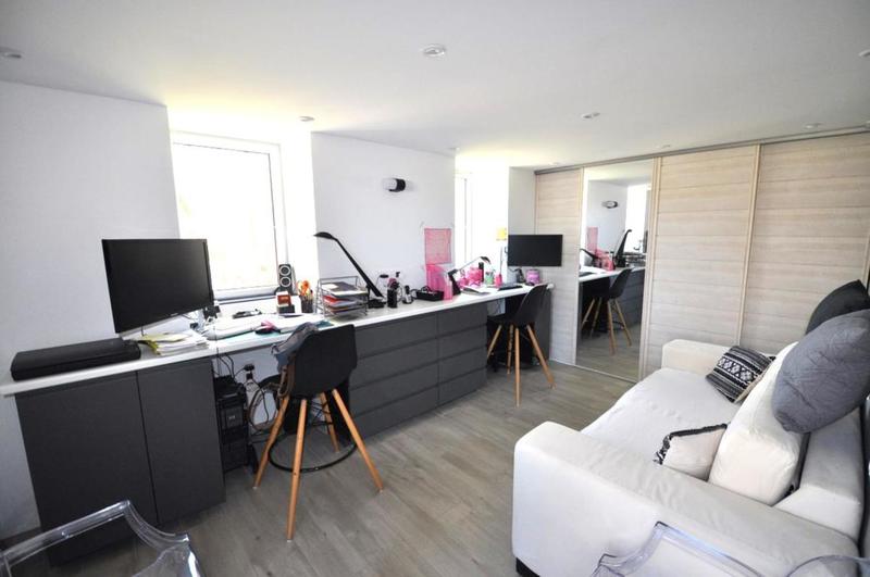 Propriété - 330 m² - 12 pièces