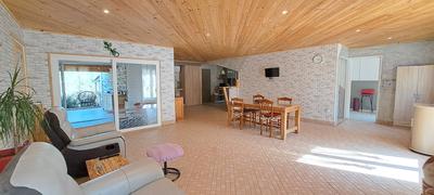 Maison - 246 m² - 7 pièces