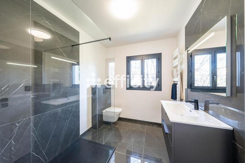 Maison - 180 m² - 5 pièces