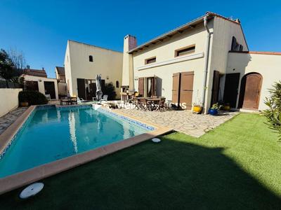 Maison - 250 m² - 7 pièces