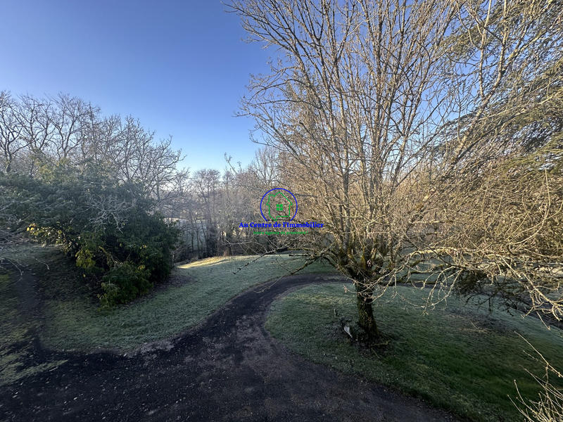 Maison - 230 m² - 8 pièces