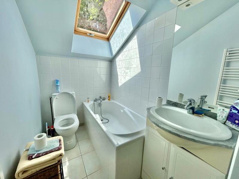 Maison - 285 m² - 9 pièces