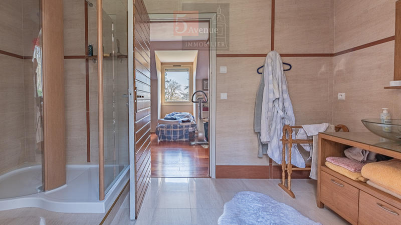 Maison - 220 m² - 7 pièces