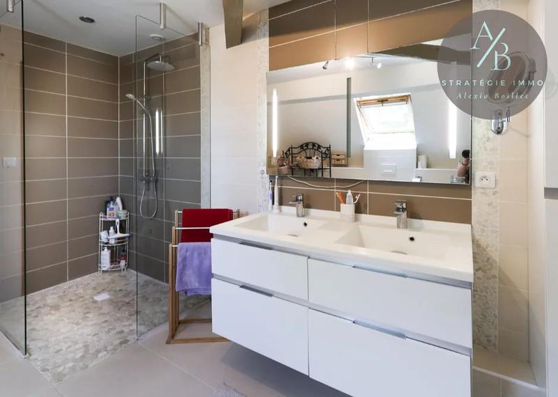 Maison en pierre - 240 m² - 7 pièces