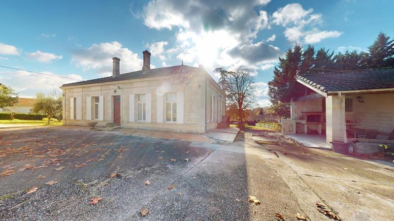 Maison - 260 m² - 8 pièces