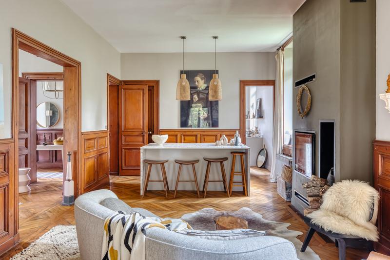 Maison - 313 m² - 13 pièces