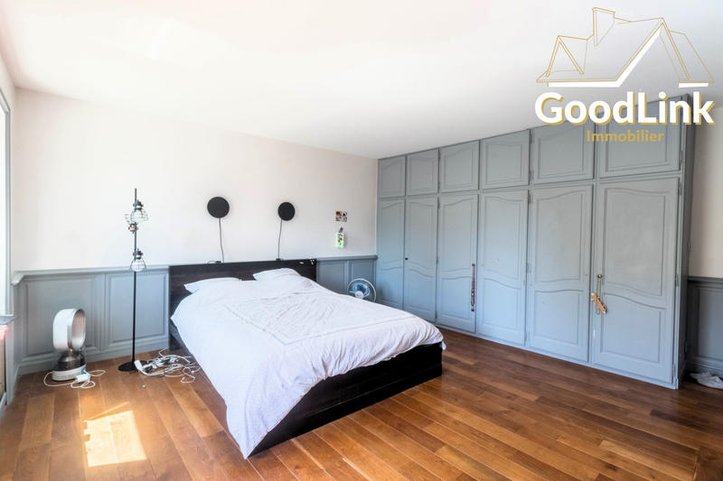 Maison - 235 m² - 7 pièces