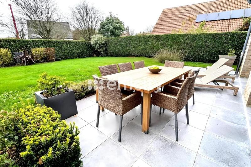 Maison - 234 m² - 8 pièces