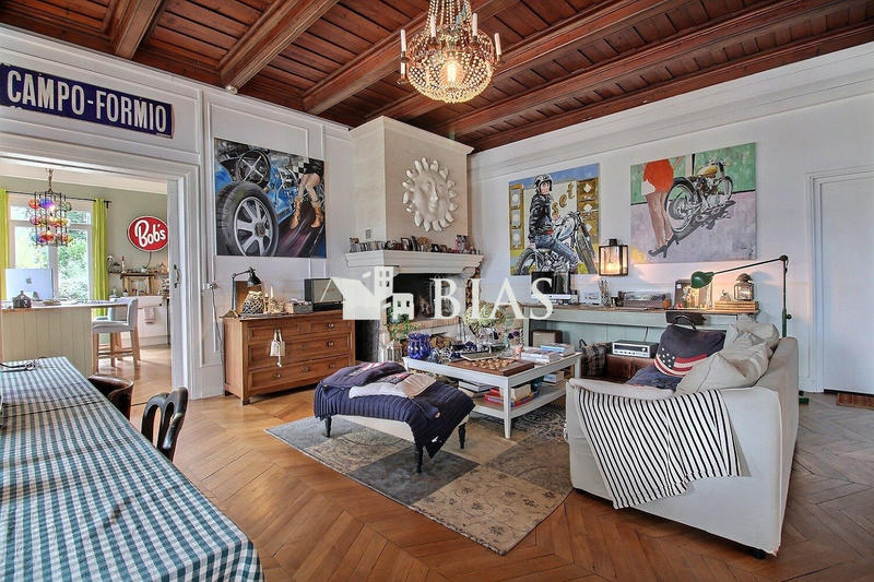 Maison - 206 m² - 10 pièces