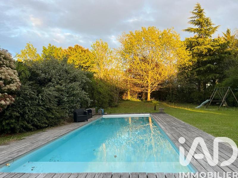 Maison - 224 m² - 7 pièces