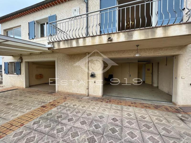 Villa - 181 m² - 7 pièces