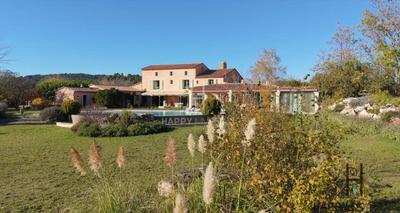 Propriété - 421 m² - 10 pièces