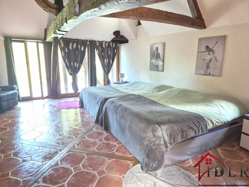 Maison - 455 m² - 13 pièces