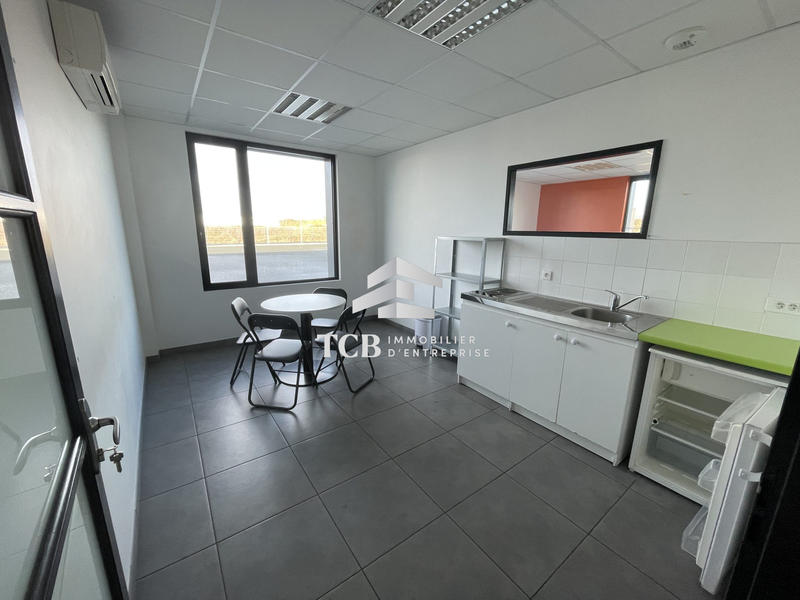 Local d'activités - 476 m²