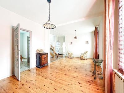 Maison - 195 m² - 7 pièces