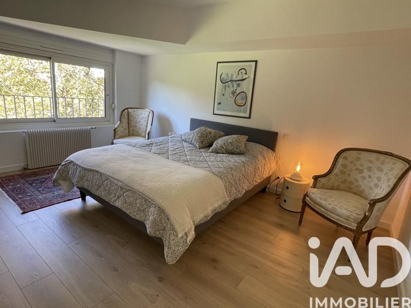 Maison - 221 m² - 8 pièces