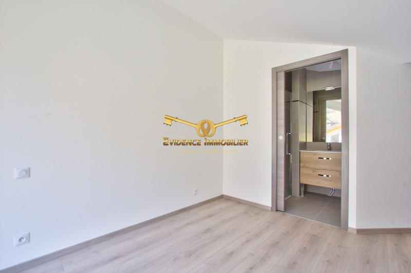 Appartement - 105 m² - 4 pièces