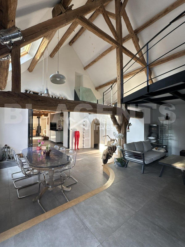 Maison - 225 m² - 7 pièces