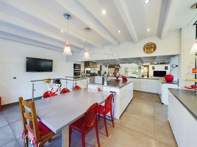 Propriété - 700 m² - 11 pièces