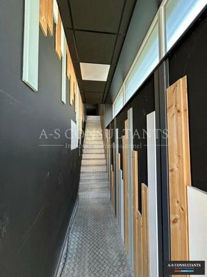 Local d'activité / Entrepôt - 290 m²