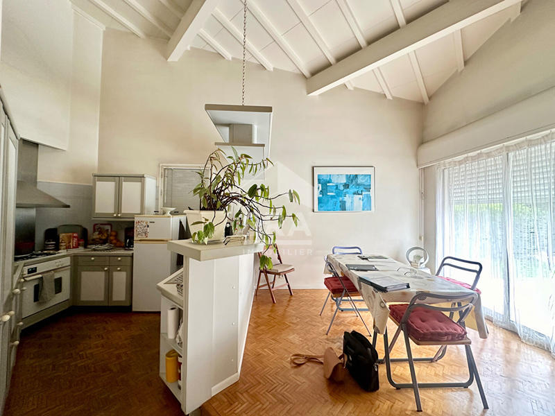 Maison - 228 m² - 8 pièces